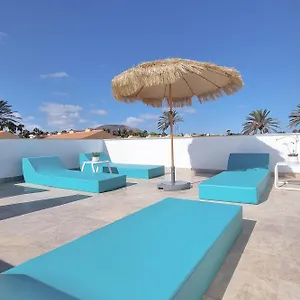 https://the-moss-luxury-villa-in-corralejo-near-the-beach.in-canary-islands.com